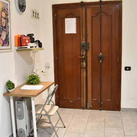 Banksy's House In Intero Daire